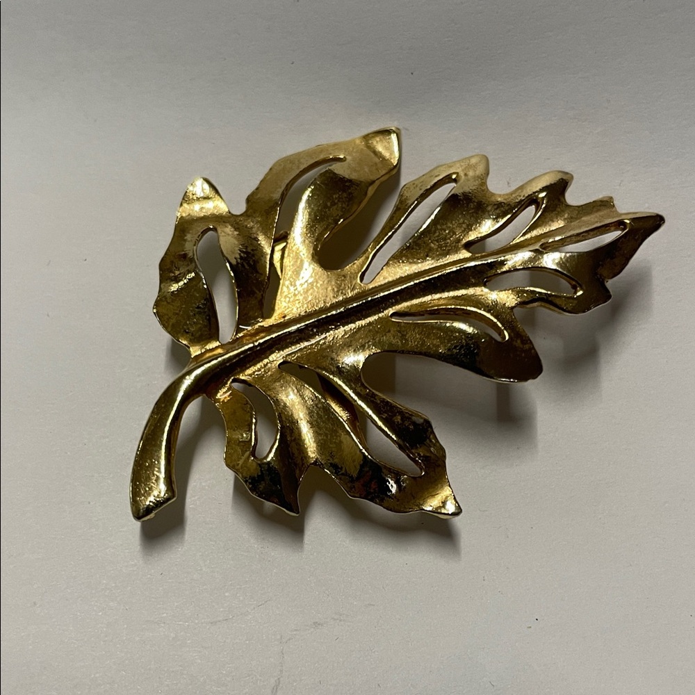 Vintage Gold-toned Leaf Brooch Pin